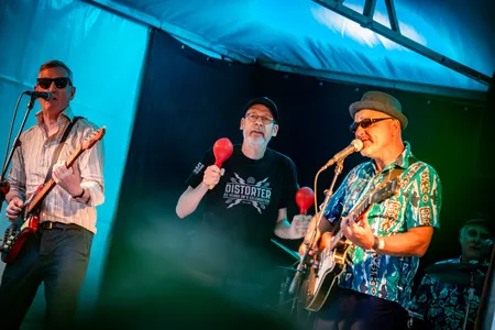 Hipbone Slim and the Kneejerks