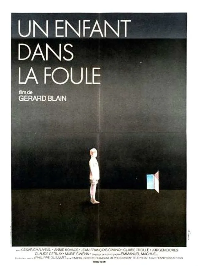 Un enfant dans la foule poster