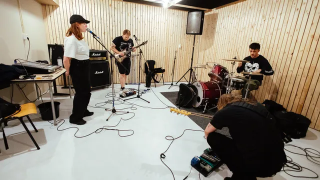 Ontaard oefent in het nieuwe dB's