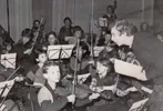 Vioolklas in muziekschool Aaltje Noordewier onder leiding van Wim Schroten.