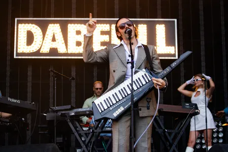 Dabeull Live Band op Down The Rabbit Hole 2026 dag 2