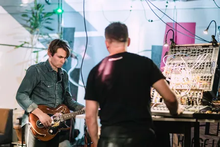 Allert en Bo tijdens 10 jaar Koffie Leute @ Bar Bolsjewiek