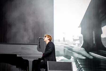 Tom Odell op het Noordpodium tijdens Pinkpop 2023