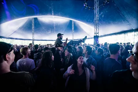 The Parrots live op Best Kept Secret 2017 Stage Five