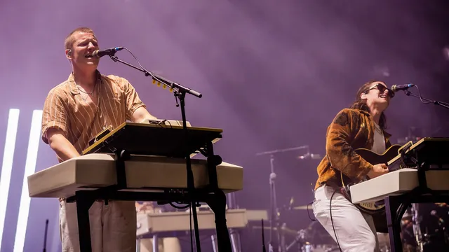 Jungle live in de Bravo op Lowlands 2022