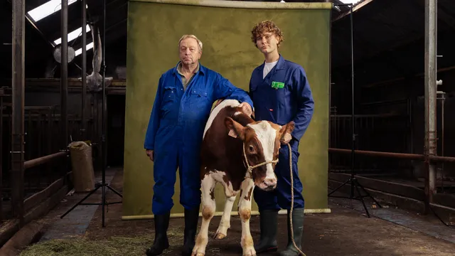 Jan, Wouter en Liesje in de stal