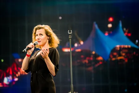Dichter des Vaderlands Ester Naomi Perquin op Lowlands 2017