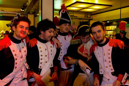 Nog meer militaire aangelegenheden. Ergens kon op 27 december 2011 een Franse slag niet gere-enact worden wegens het ontbreken van een peloton Napoleontische fusiliers.