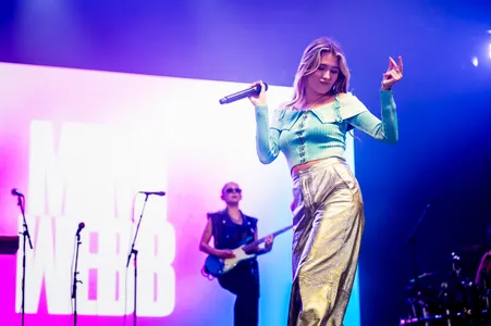 Mimi Webb in de Heineken op Lowlands 2023