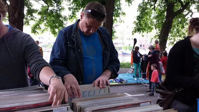 Op zoek naar vinyl.