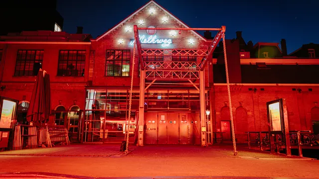 Poppodium Melkweg in rode lichten