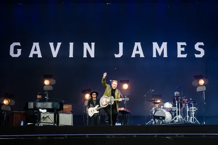 Gavin James op Pinkpop 2017