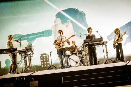 Parcels in de Alpha tijdens Lowlands 2026