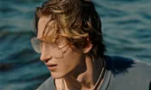 Edik Beddoes als Jeremy in de film Blue Heron