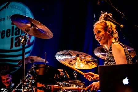 Anika Nilles & Nevell