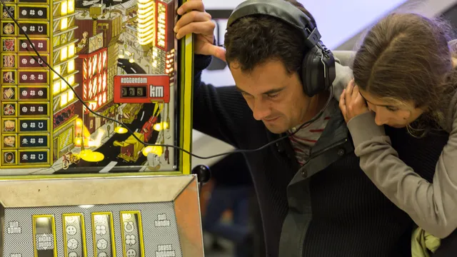 Vader en dochter luisteren verhaal