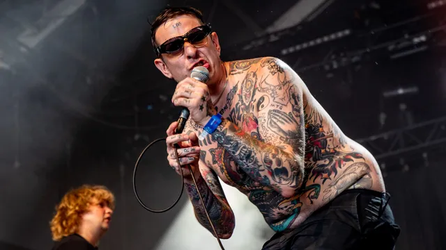 Viagra Boys in Teddy Widder op DTRH 2022