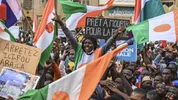 Supporters van de coup in Niger gaan de straat op in de hoofdstad, Niamey (c) AFP