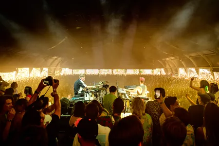 Lander & Adriaan in de India op Lowlands 2024