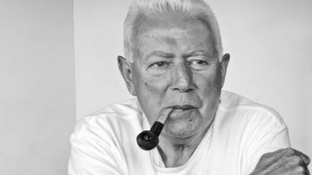 nk werd snel een grote naam in de freejazz en geïmproviseerde muziek, waarbij hij regelmatig teruggrijpt naar die eerste keukenstoel en ander onconventionele instrumenten. 45 jaar geleden speelde hij op het allereerste concert in het BIMHUIS. Voor de verjaardag van deze muziektempel verschijnt een plaat met opnames van die avond: Opening Night BIMHUIS. Pieter van der Wielen praat een uur met Han Bennink.