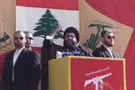 Hassan Nasrallah, toenmalig hoofd van de Hezbollah-militie, houdt een toespraak tijdens 'overwinningsbijeenkomst' in grensstad Bint Jbeil op 26 mei 2000