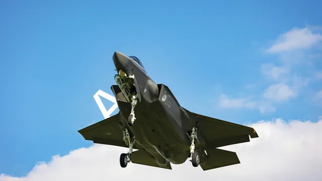 F-35 Lightning II landt op vliegbasis Volkel, Nederland