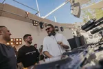 Solomun lachend met zijn warm-up dj's Kimonos