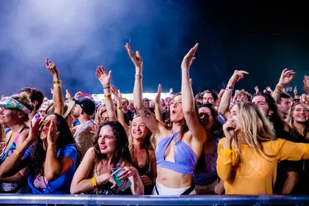 Jungle live in de Bravo op Lowlands 2022