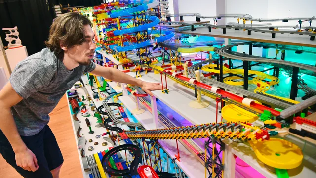 21-5-2020, Nederland, Nijmegen 
Jelle en zijn knikkerbaan 
Jelle Bakker; knikkerbaan; knikker;