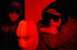 kneecap in rood licht naast elkaar