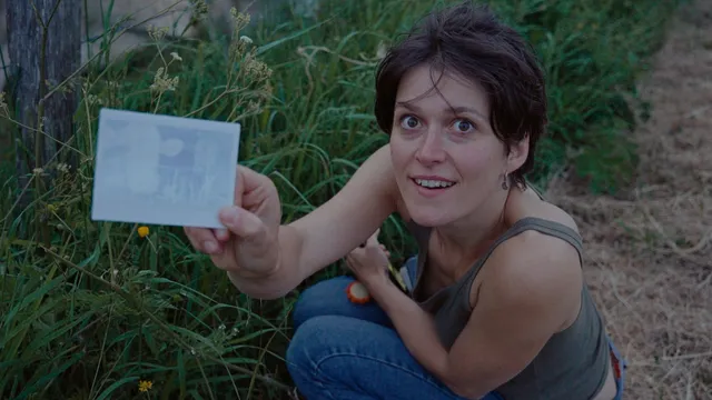 Pitou met een polaroid foto