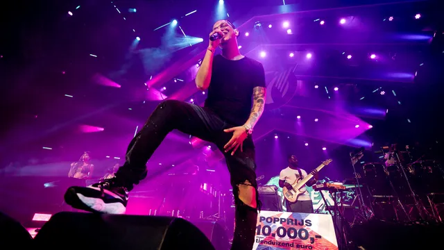 Ronnie Flex wint de Popprijs 2018 tijdens Noorderslag