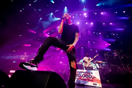 Ronnie Flex wint de Popprijs 2018 tijdens Noorderslag