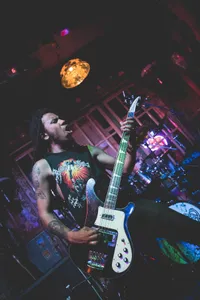 Bassist Headless Hunter