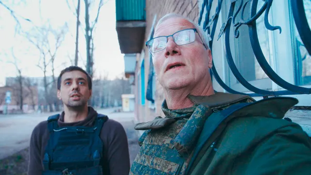 Sean-en-fixer-Sasha-op-straat