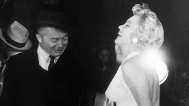 Billy Wilder met Marilyn Monroe op de set van The Seven Year Itc