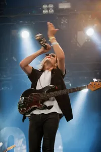 Go Back To The Zoo live op Lowlands 2012.