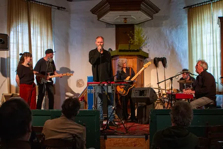 Meindert Talma en band in Sijbrandahus