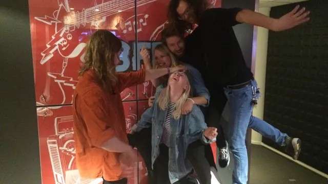 Amber Arcades in 3voor12 Radio