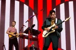Two Door Cinema Club in de Hotot op DTRH, 2022