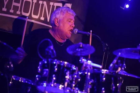 Junior and the Greyhounds