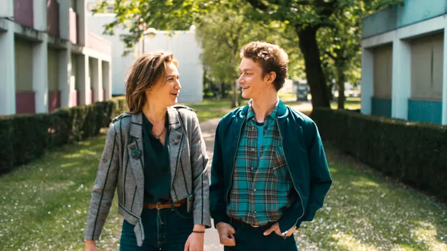 Belgische fictiereeks die zich afspeelt in de woelige jaren 80, toen de Bende van Nijvel volop terreur zaaide. 
(VRT/RTBF - 2022)