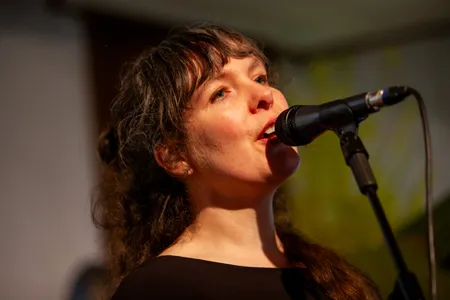 Pieternel Teekens zingt