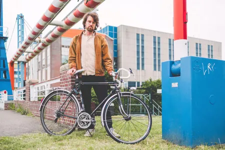 Casper - Feitenfabriek met fietsband