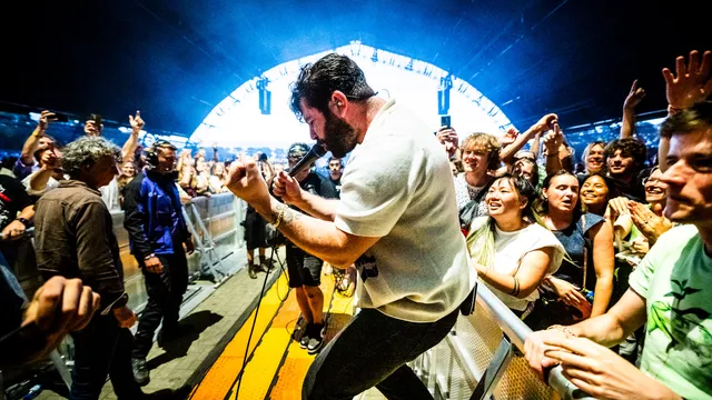 Foals in de Alpha tijdens Lowlands 2023