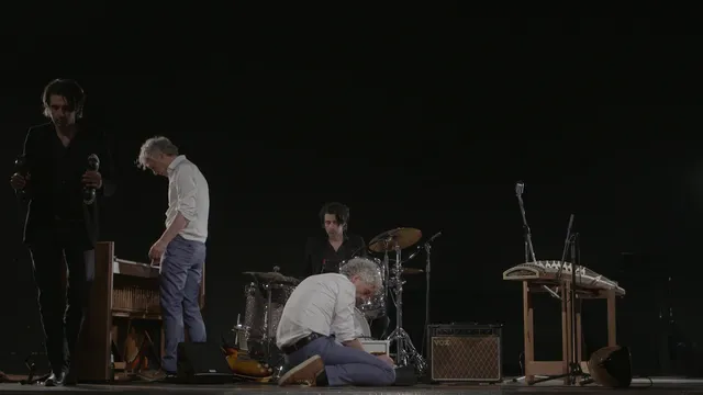 Spinvis en Mauro Pawlowski in actie