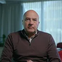 Still van John van den Heuvel uit de aflevering 'Ondermijning aan de Zaan" van Medialogica
