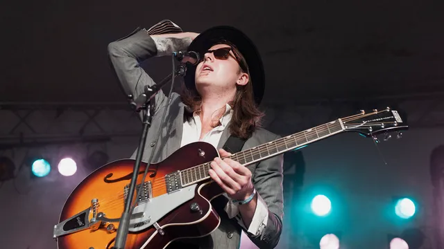 Jamie N Commons live op Lowlands 2012.