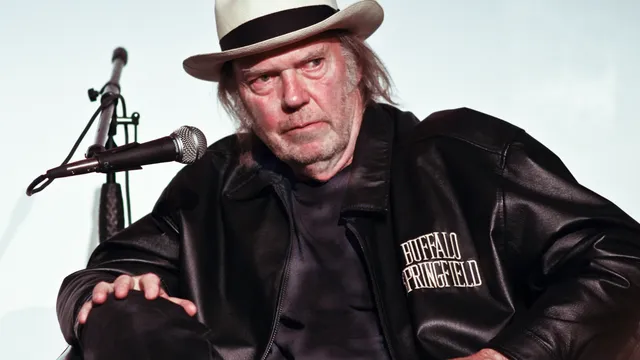 Neil Young, 2011