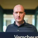 Sinds de terugkeer van de wolf in Nederland schrijft Van der Plicht over het dier. Hij maakte de podcast ‘Verscheurd door de wolf’.